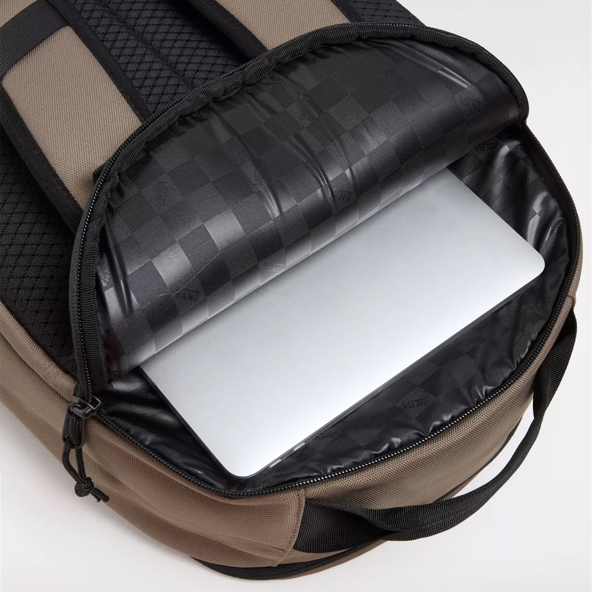 Vans Dx Skatepack Bagpack Bungee Cord Vans Dx Skatepack Bagpack Bungee Cord