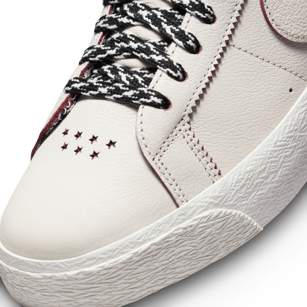Nike SB Zoom Blazer Mid Sail/Dark Beetroot-White Nike SB Zoom Blazer Mid Sail/Dark Beetroot-White