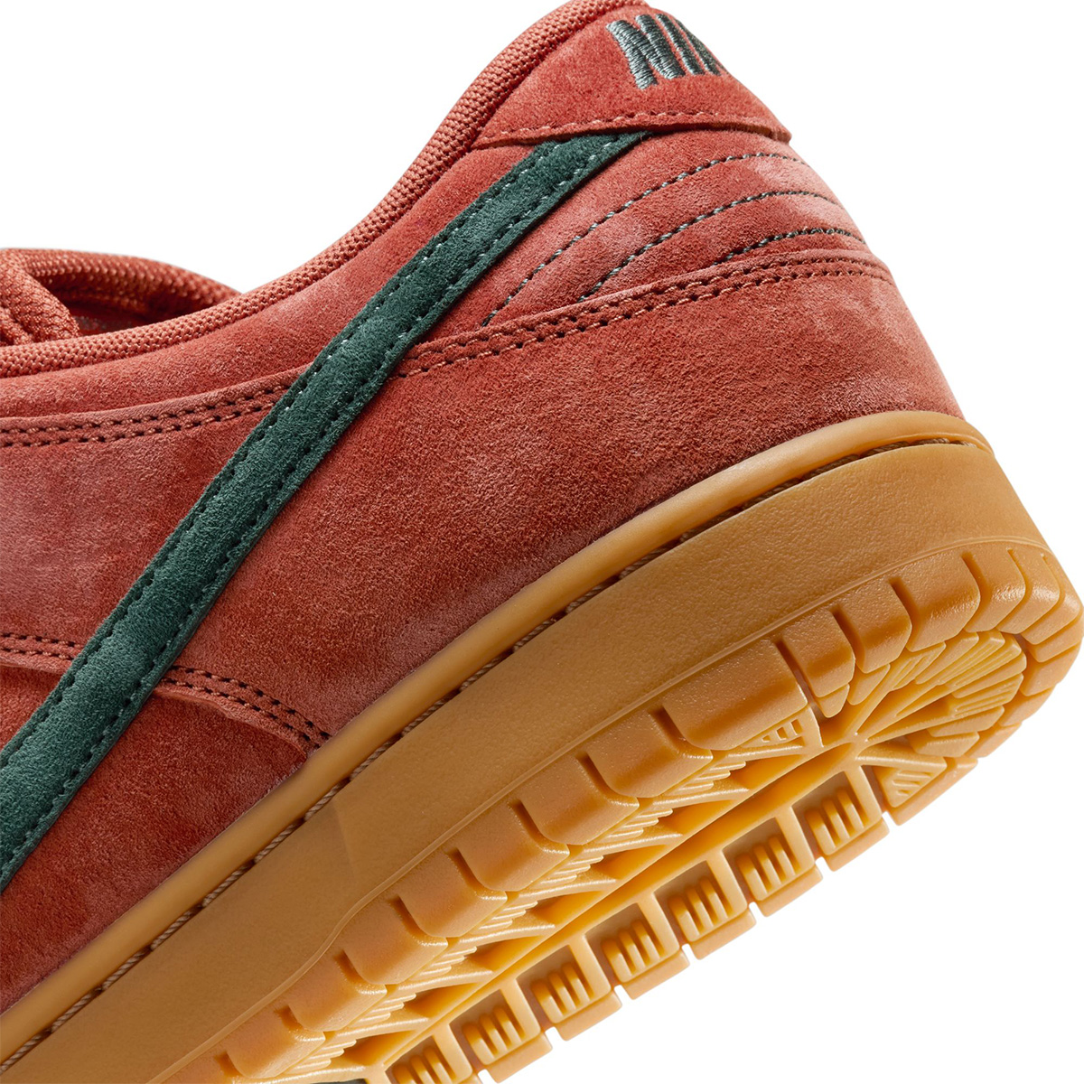 Nike SB Dunk Low Pro Burnt Sunrise/Vintage Green Nike SB Dunk Low Pro Burnt Sunrise/Vintage Green