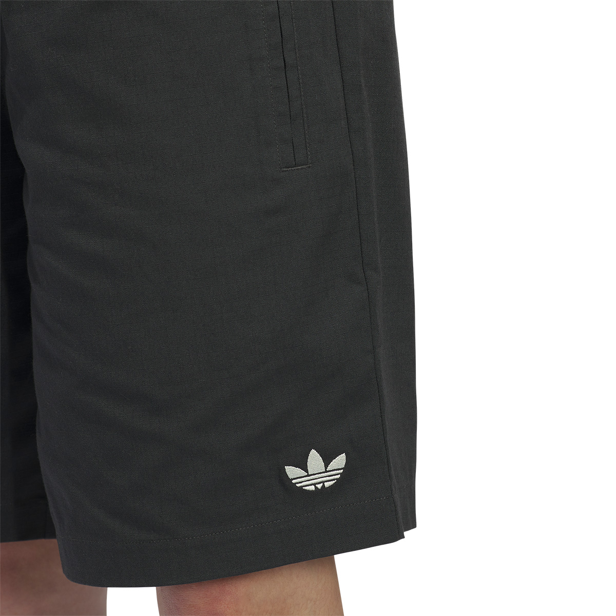 adidas Skate Short Carbon/Ivory adidas Skate Short Carbon/Ivory