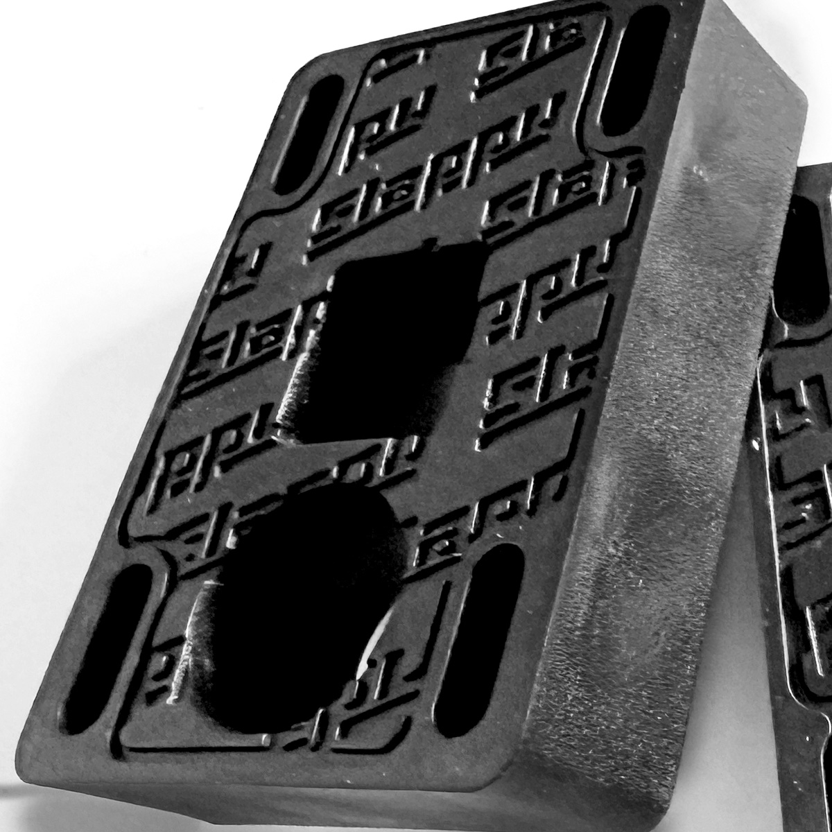 Slappy Big Blocks Riser Pads with Hardware 3/4 inch -set of 2-