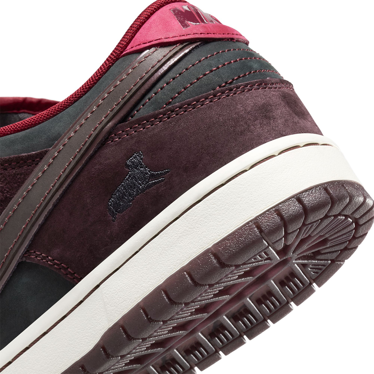 Nike SB x RIOT Skateshop Dunk Low Mahogany/Dark Beetroot/Team Red/Sail/Night Maroon Nike SB x RIOT Skateshop Dunk Low Mahogany/Dark Beetroot/Team Red/Sail/Night Maroon