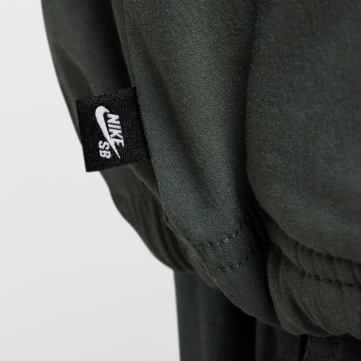 Nike SB Essential Anorak Jacket Vintage Green/Oil Green Nike SB Essential Anorak Jacket Vintage Green/Oil Green