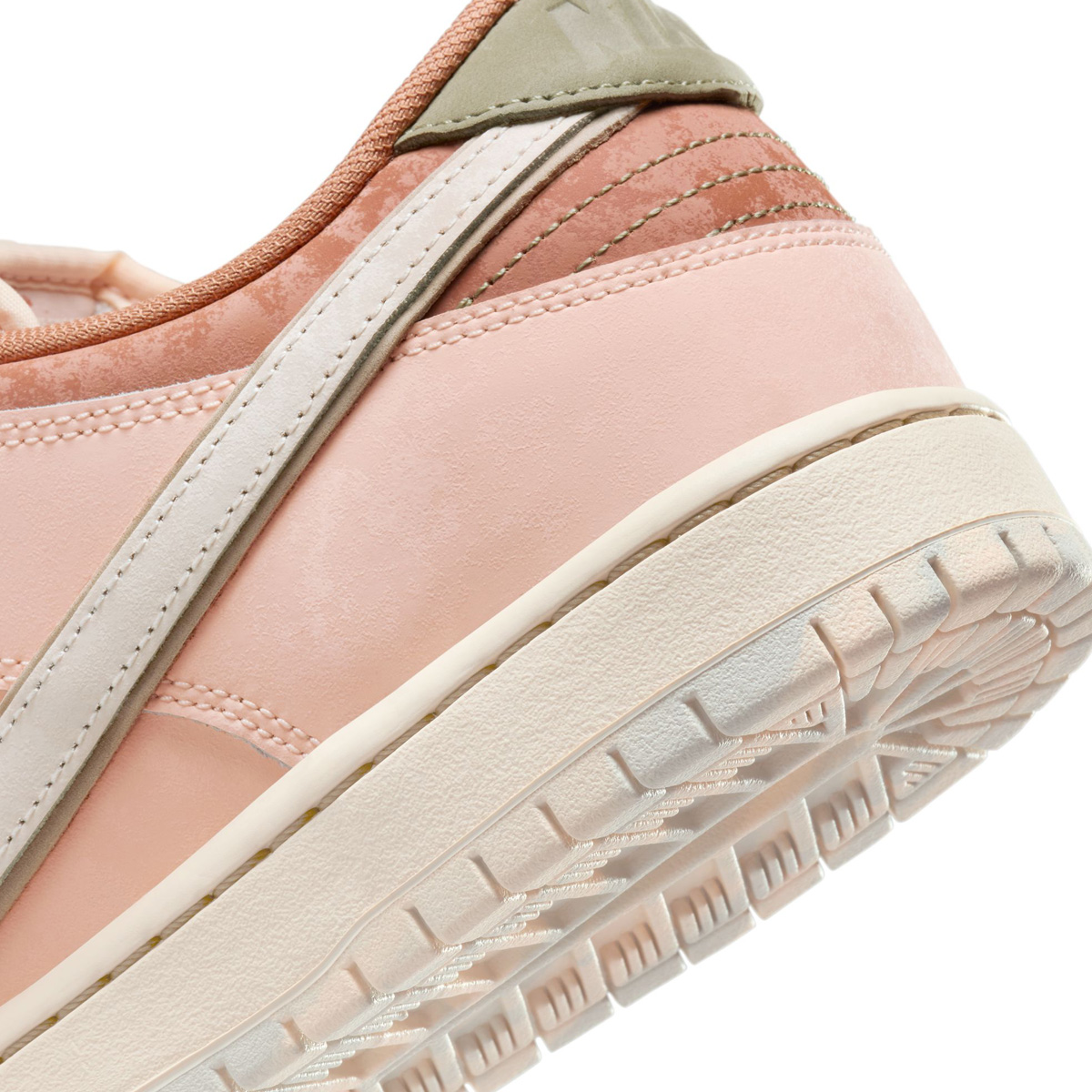 Nike SB Dunk Low Pro Amber Brown/Guava Ice/Crimson Tint/Hemp Nike SB Dunk Low Pro Amber Brown/Guava Ice/Crimson Tint/Hemp