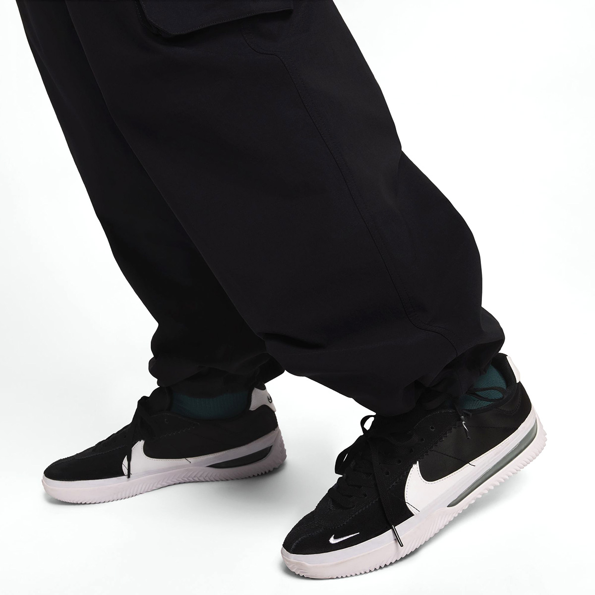Nike SB Dry Fit Kearny Cargo Pants Black/White Nike SB Dry Fit Kearny Cargo Pants Black/White