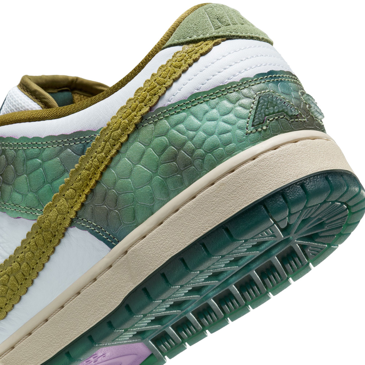 Nike SB Dunk Low Pro Oil Green/Desert/Moss-White