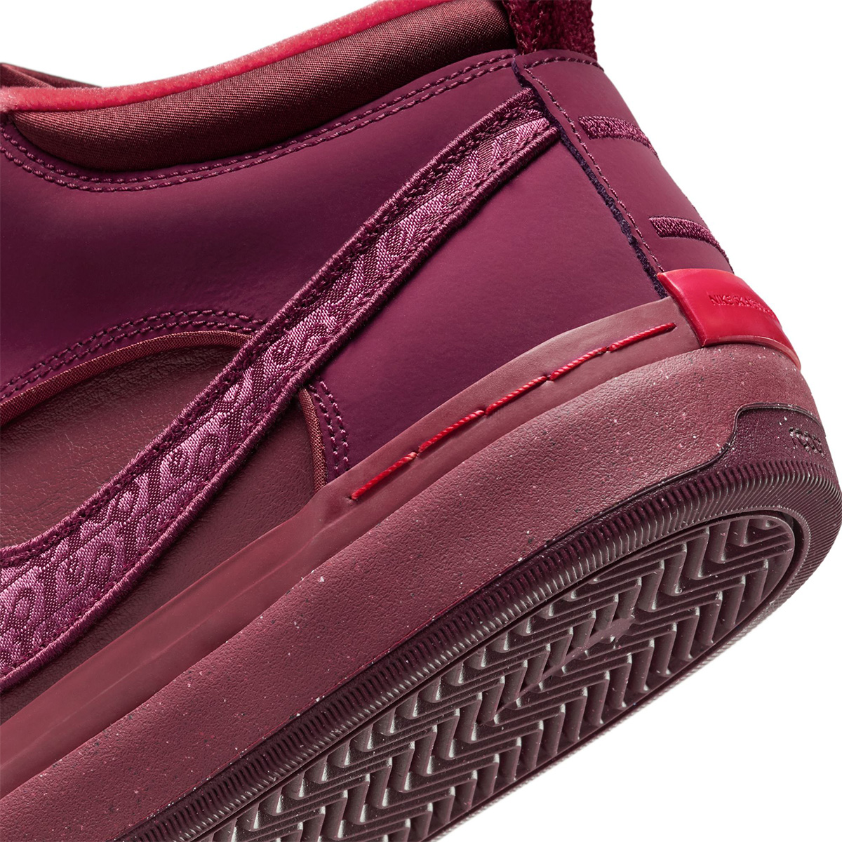 Nike SB React Leo Dark Beetroot/Dark Beetroot/Team Red Nike SB React Leo Dark Beetroot/Dark Beetroot/Team Red