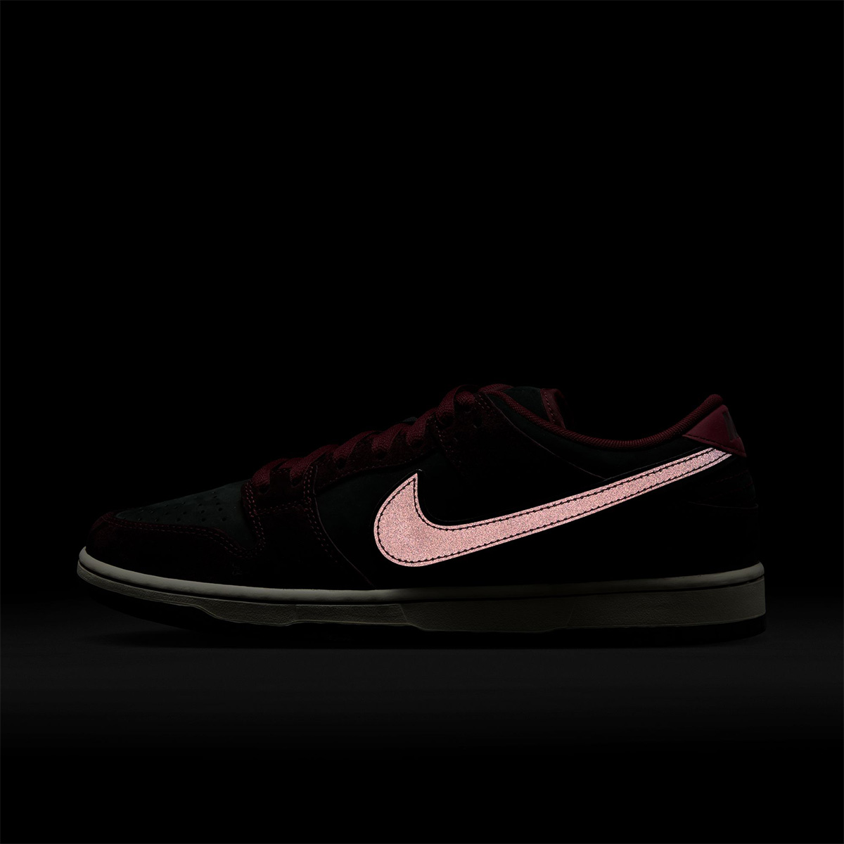 Nike SB x RIOT Skateshop Dunk Low Mahogany/Dark Beetroot/Team Red/Sail/Night Maroon Nike SB x RIOT Skateshop Dunk Low Mahogany/Dark Beetroot/Team Red/Sail/Night Maroon