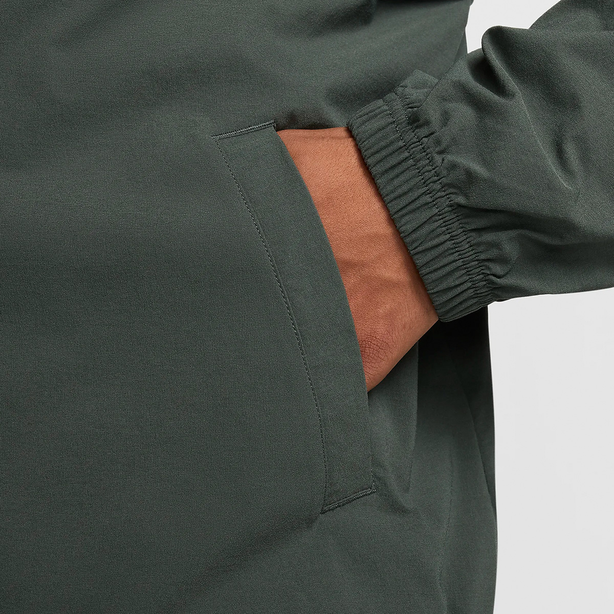 Nike SB Essential Anorak Jacket Vintage Green/Oil Green Nike SB Essential Anorak Jacket Vintage Green/Oil Green