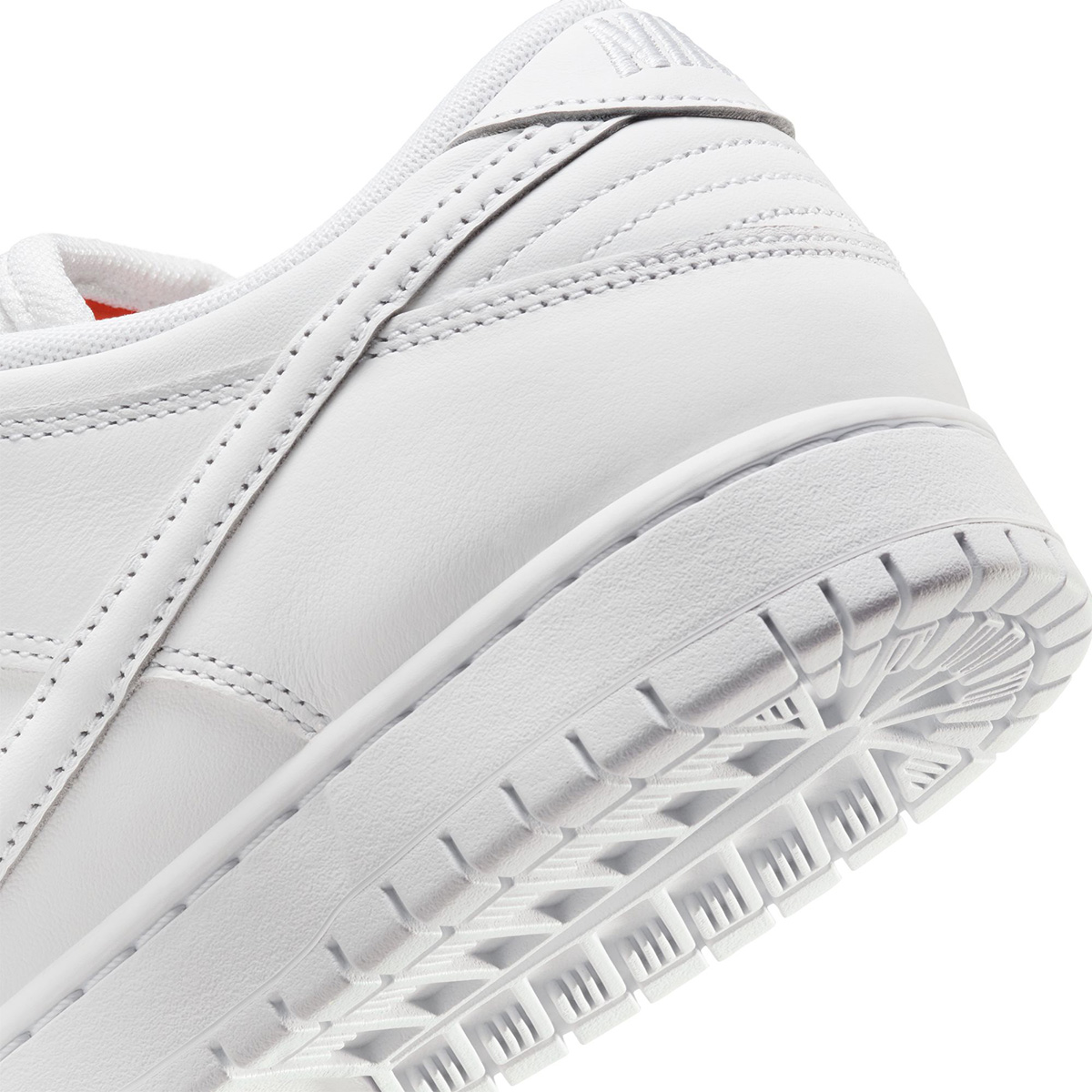 Nike SB Dunk Low Pro White/White/White/White Nike SB Dunk Low Pro White/White/White/White