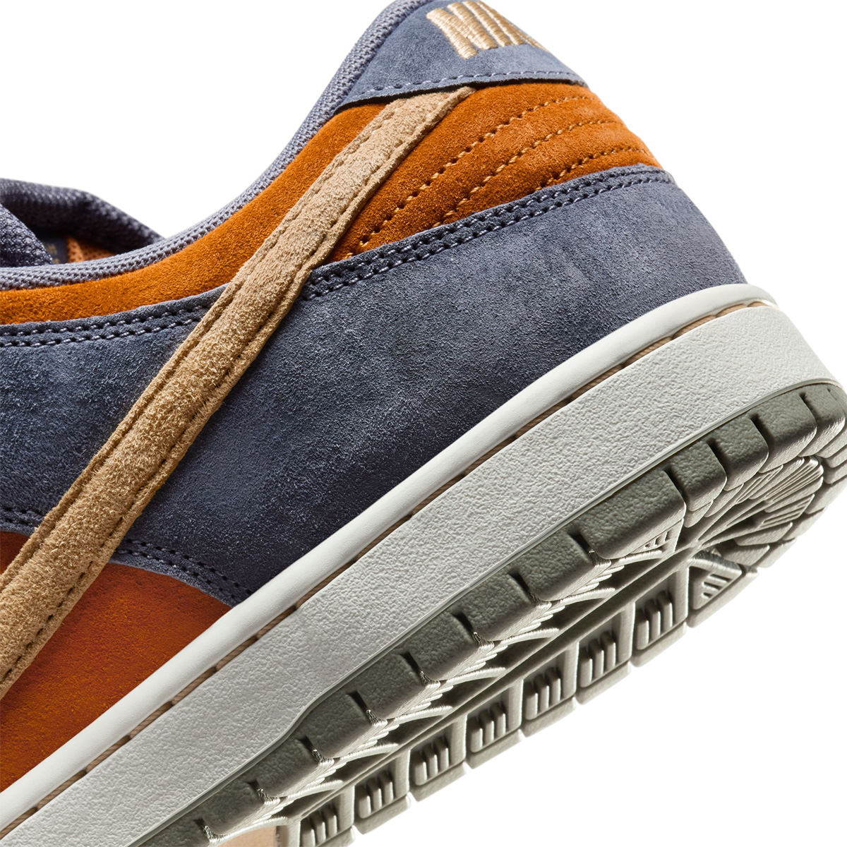 Nike SB Dunk Low Pro Light Carbon/Sesame-Monarch-Summit White