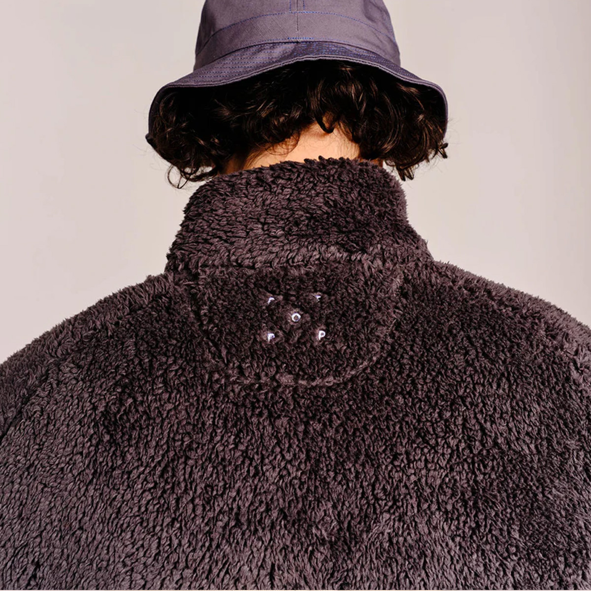 POP Arch Halfzip Fleece Sweater Charcoal POP Arch Halfzip Fleece Sweater Charcoal
