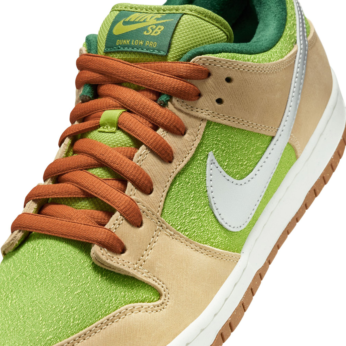 Nike SB Dunk Low Pro WC Sesame/Metallic Silver/Pear/Fir Nike SB Dunk Low Pro WC Sesame/Metallic Silver/Pear/Fir