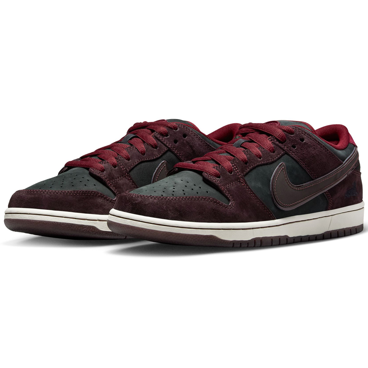 Nike SB x RIOT Skateshop Dunk Low Mahogany/Dark Beetroot/Team Red/Sail/Night Maroon Nike SB x RIOT Skateshop Dunk Low Mahogany/Dark Beetroot/Team Red/Sail/Night Maroon