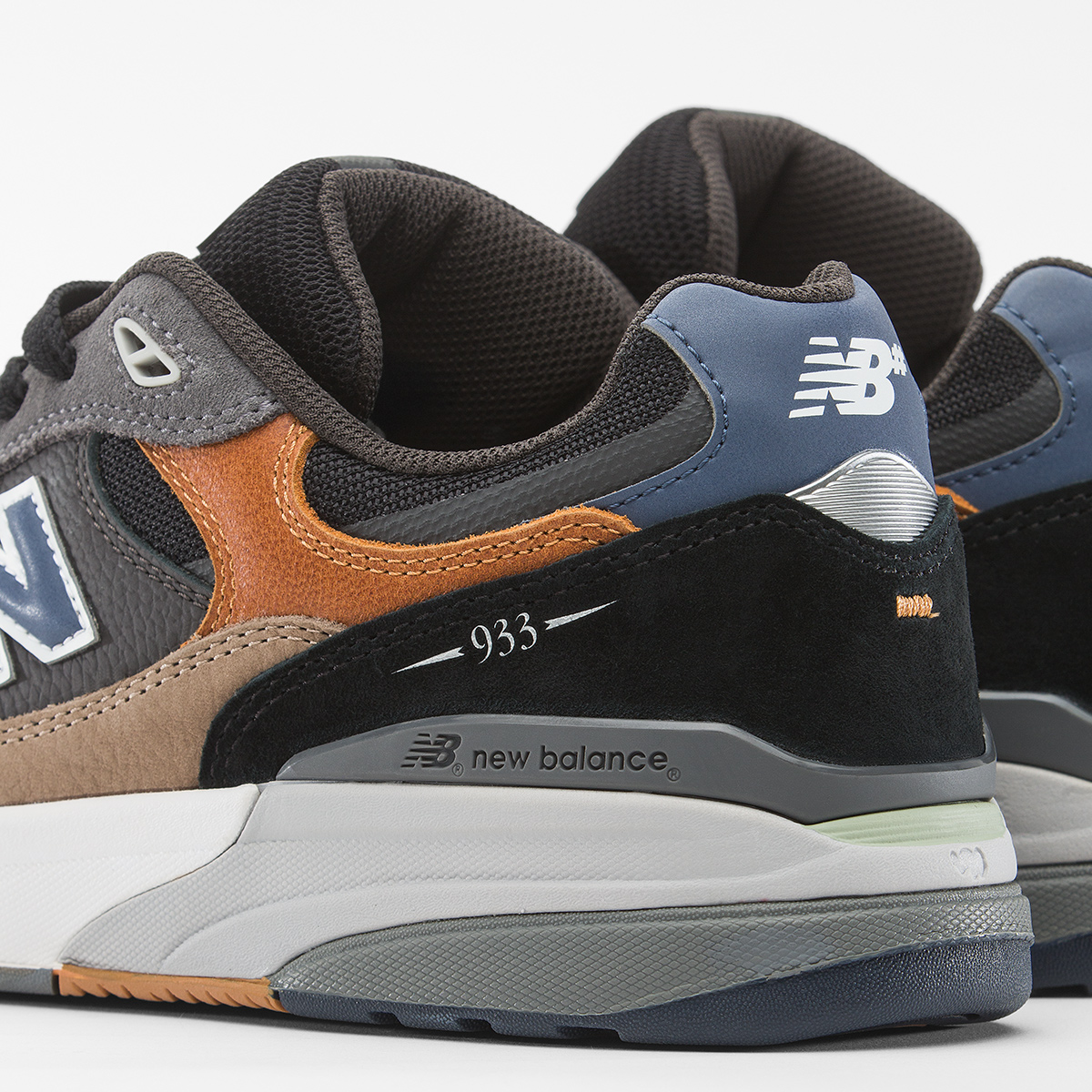 New Balance Numeric 933 Andrew Reynolds Castlerock/Vintage Indigo New Balance Numeric 933 Andrew Reynolds Castlerock/Vintage Indigo