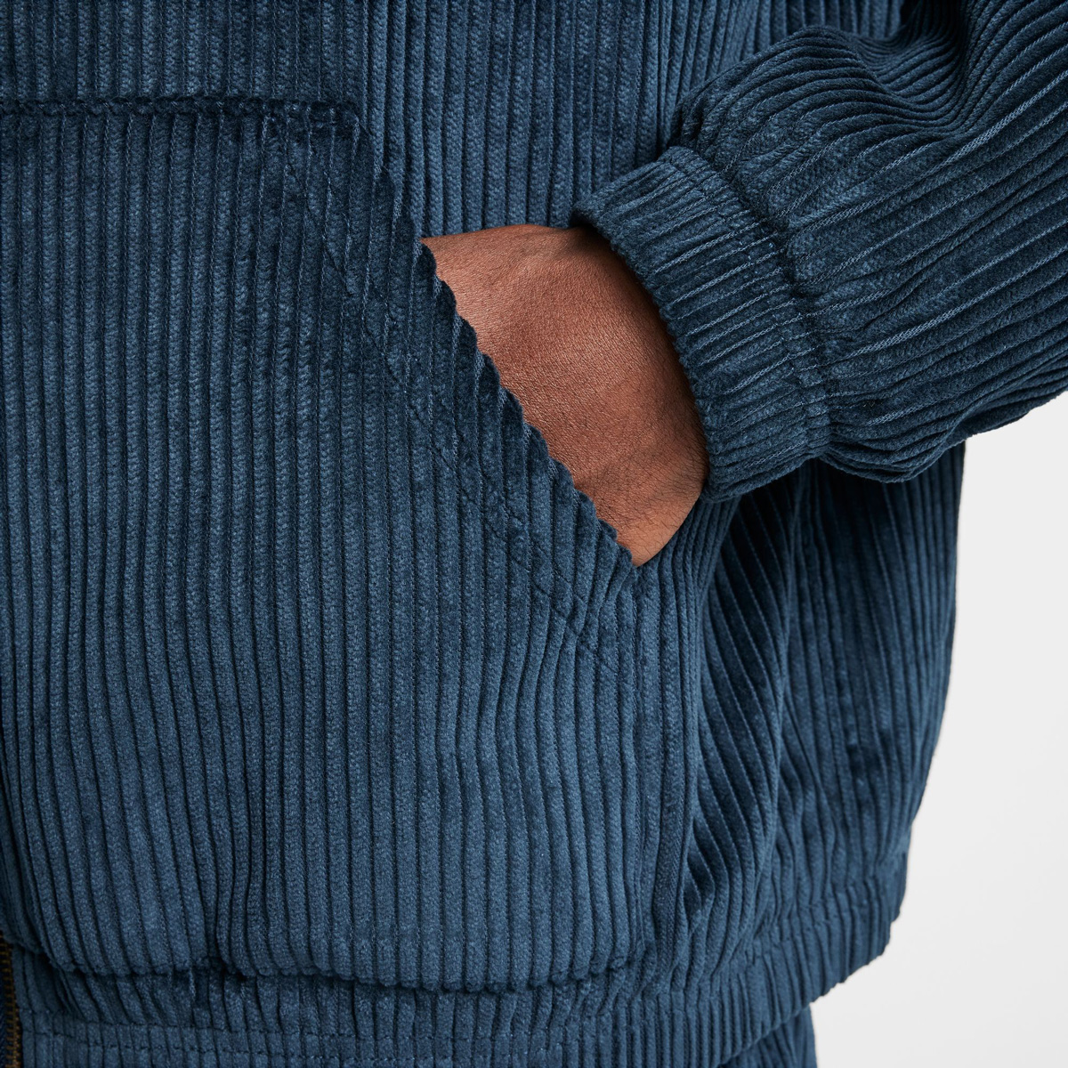 Nike SB Hooded Jacket Corduroy Armory Navy/Hyper Royal Nike SB Hooded Jacket Corduroy Armory Navy/Hyper Royal