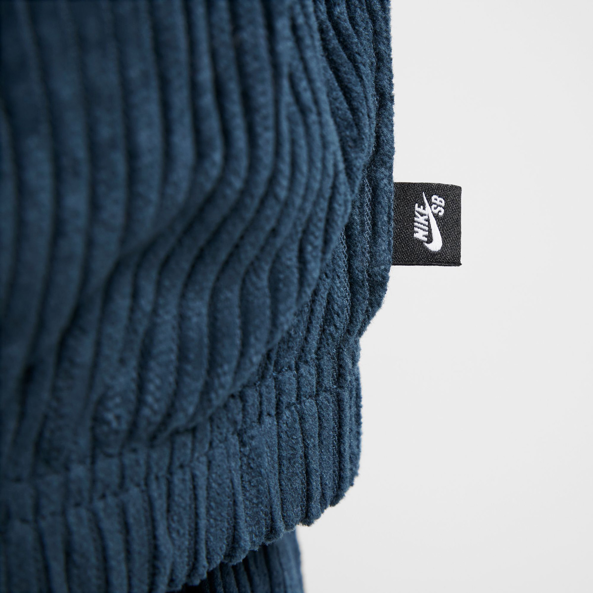 Nike SB Hooded Jacket Corduroy Armory Navy/Hyper Royal Nike SB Hooded Jacket Corduroy Armory Navy/Hyper Royal