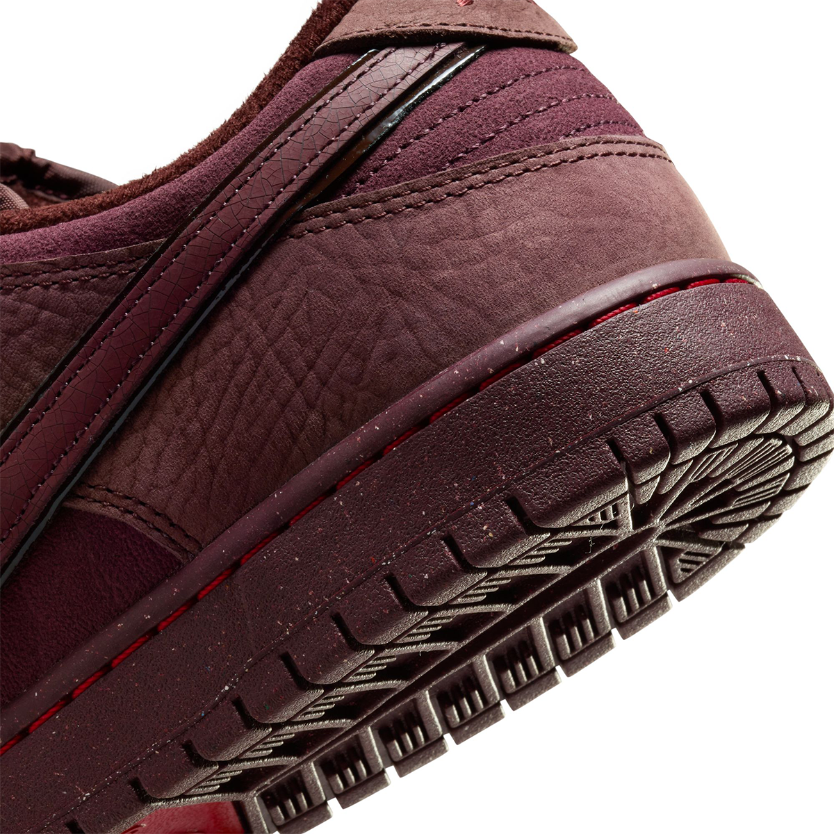 Nike SB Dunk Low Premium Burgundy Crush/Dark Team Red/Earth Nike SB Dunk Low Premium Burgundy Crush/Dark Team Red/Earth