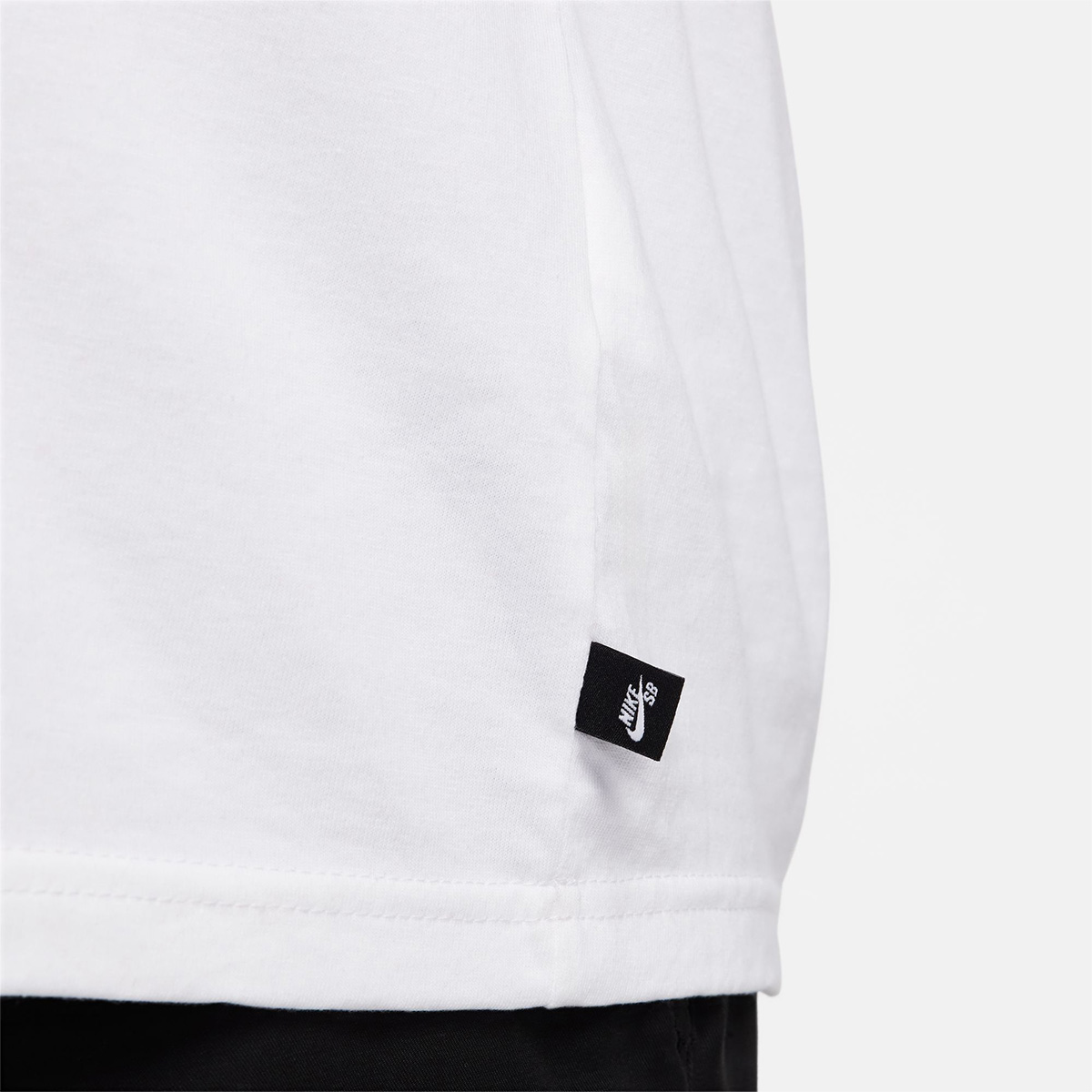 Nike SB M90 Dragon T-Shirt White/University Red Nike SB M90 Dragon T-Shirt White/University Red