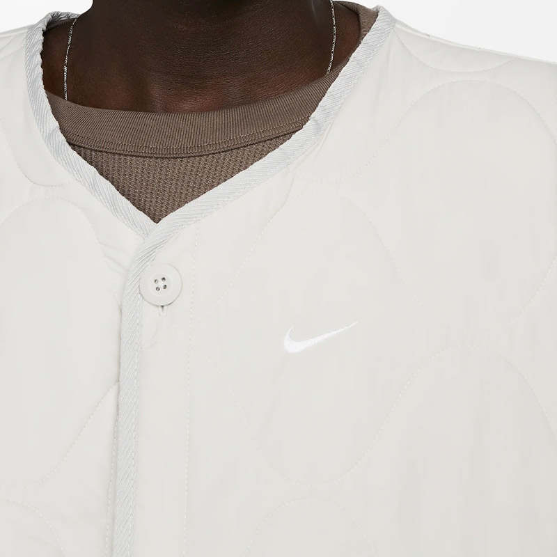 Nike SB Life Woven Insulated Military Vest Lt Iron Ore/White Nike SB Life Woven Insulated Military Vest Lt Iron Ore/White