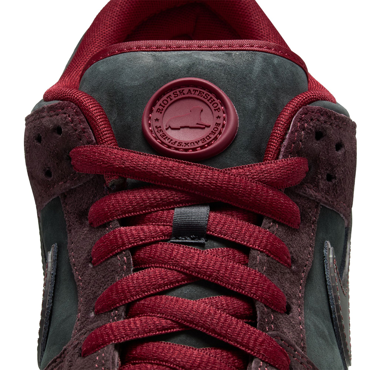 Nike SB x RIOT Skateshop Dunk Low Mahogany/Dark Beetroot/Team Red/Sail/Night Maroon Nike SB x RIOT Skateshop Dunk Low Mahogany/Dark Beetroot/Team Red/Sail/Night Maroon
