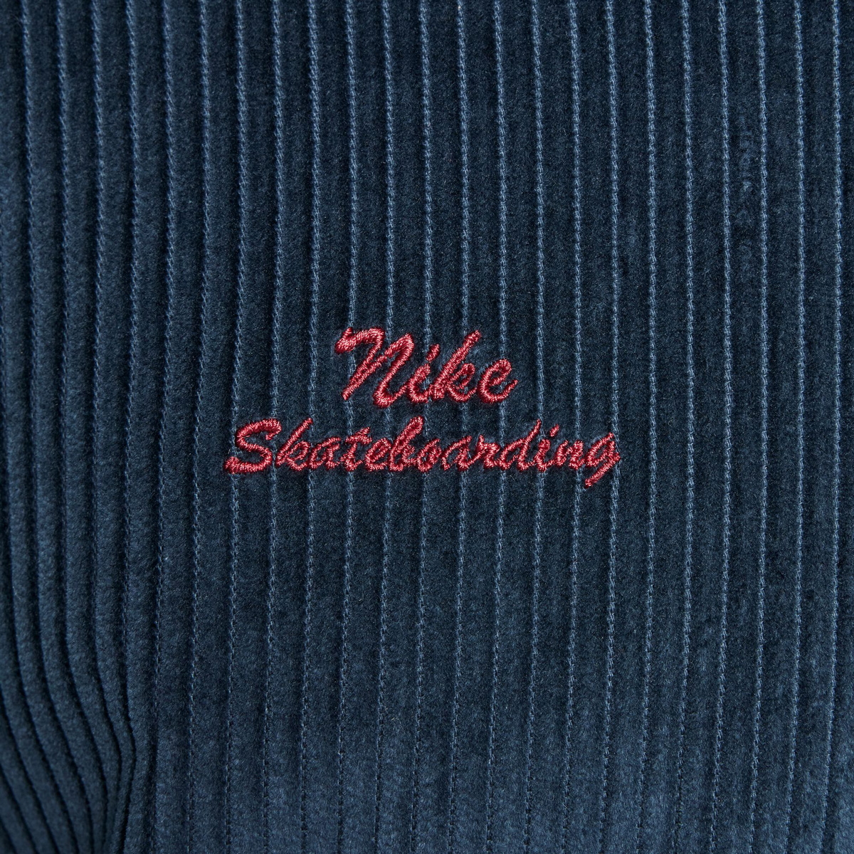 Nike SB Hooded Jacket Corduroy Armory Navy/Hyper Royal Nike SB Hooded Jacket Corduroy Armory Navy/Hyper Royal